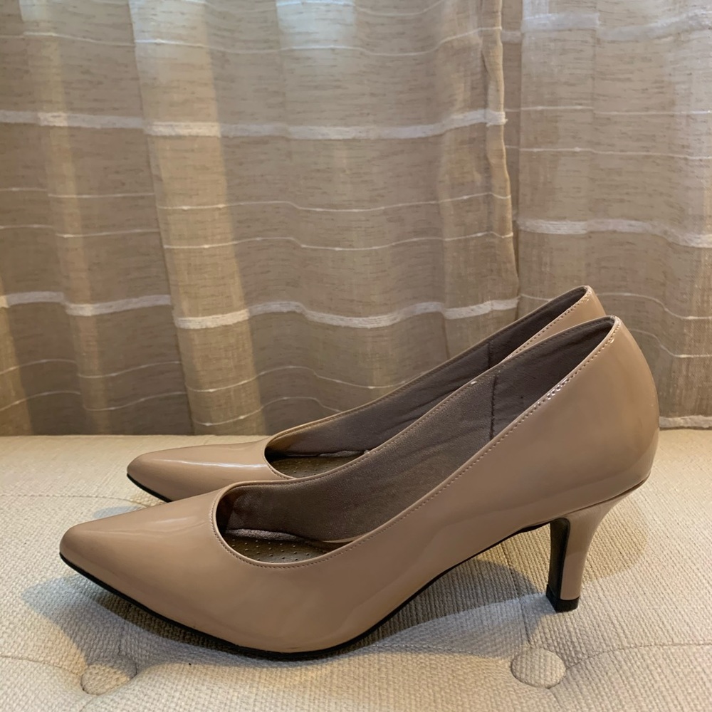 Comfortable nude heels